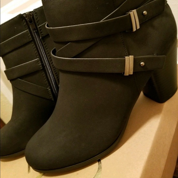❌SOLD Small heeled black booties like new - Picture 10 of 10